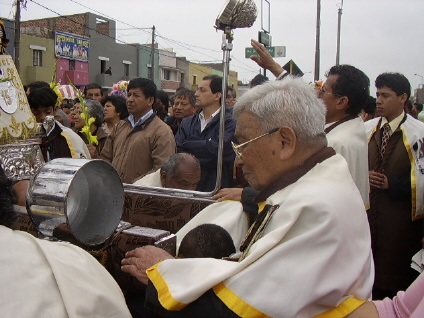 El Domingo 09 de Octubre del 2005 nuestro Capataz Fundador y Vitalicio dirigiendo por última vez las Sagradas Andas de Nuestra Señora del Carmen de La Legua
